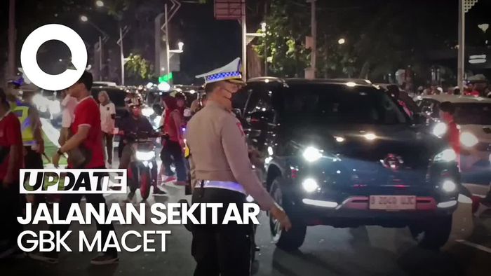Indonesia Vs Irak Usai, Jalanan Sekitar Stadion GBK Macet