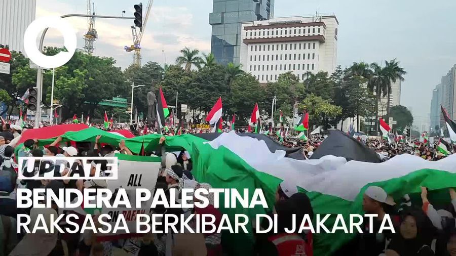 Bendera Palestina Raksasa Membentang di Aksi All Eyes on Rafah