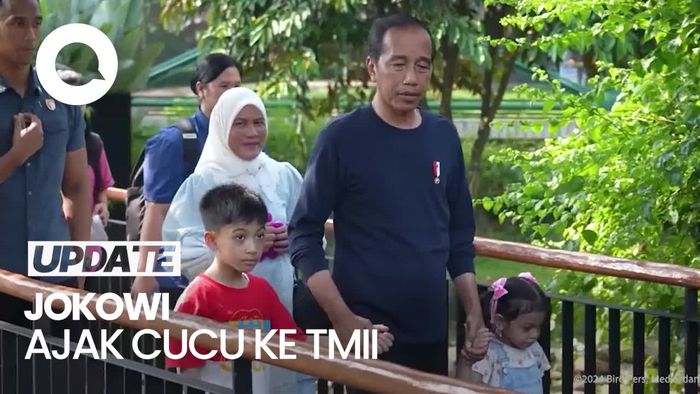 Momen Jokowi dan Iriana Ajak Cucu Tamasya ke TMII