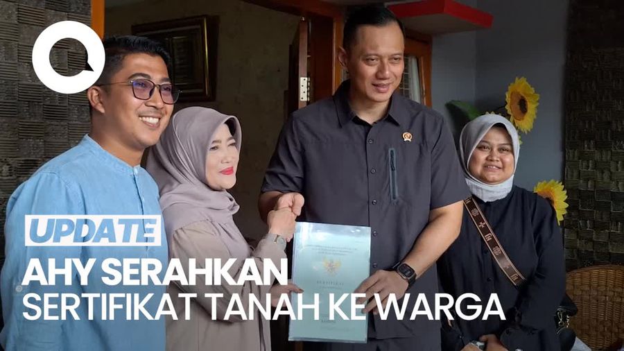 Momen AHY Bagikan 25 Sertifikat Tanah ke Warga Desa Kopo