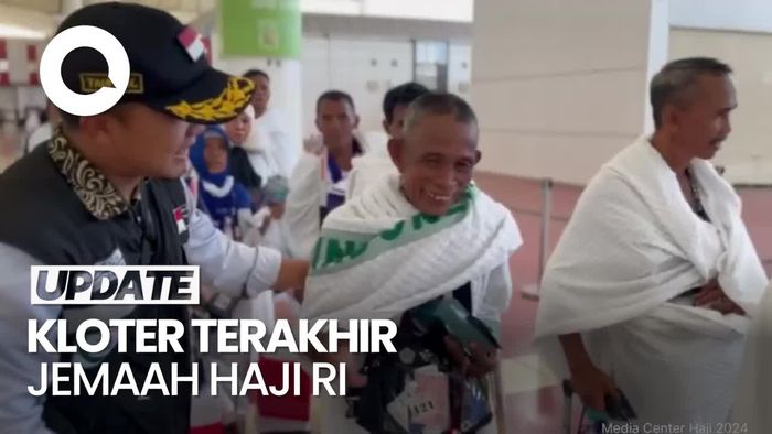Momen Kedatangan Jemaah Haji RI Kloter Terakhir di Bandara Jeddah