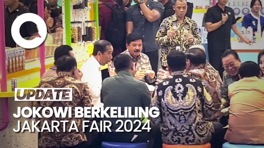 Momen Jokowi Jajan Es Krim di Jakarta Fair 2024