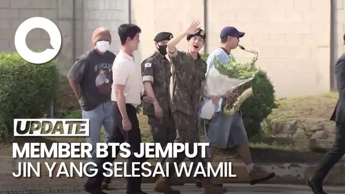 Momen Hangat Member BTS Sambut JIN Selesai Wamil: RM Main Saksofon