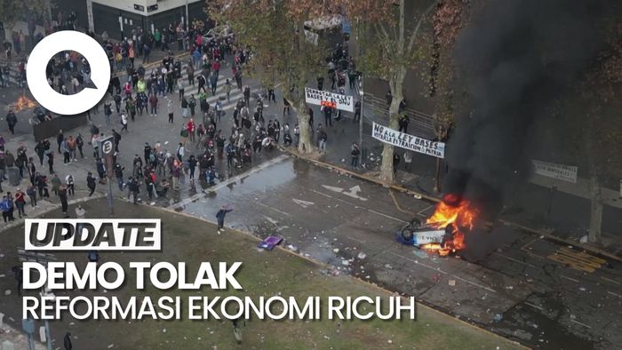 Demo di Argentina Ricuh, Polisi Tembakkan Gas Air Mata-Water Canon