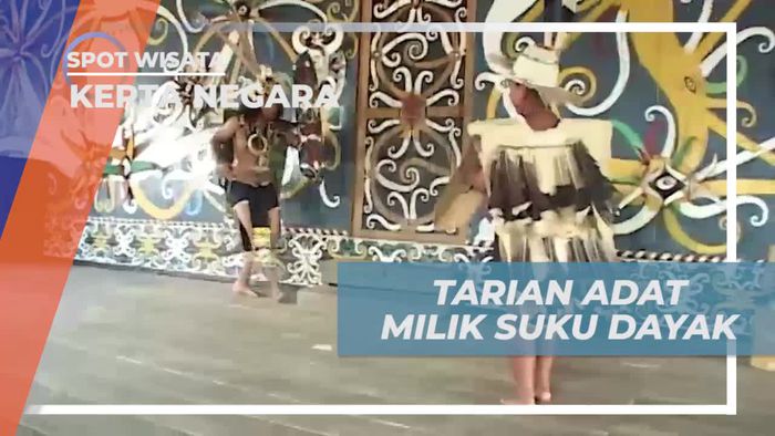 Mencoba Tarian Adat Suku Dayak Khas Pulau Kumala