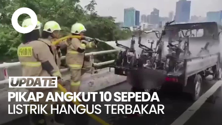 Penampakan Pikap Angkut 10 Sepeda Listrik Terbakar di Tol Dalam Kota