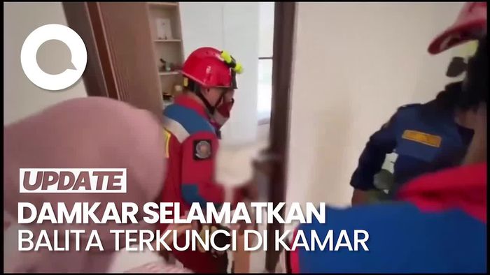 Momen Damkar Selamatkan Balita yang Terkunci di Kamar