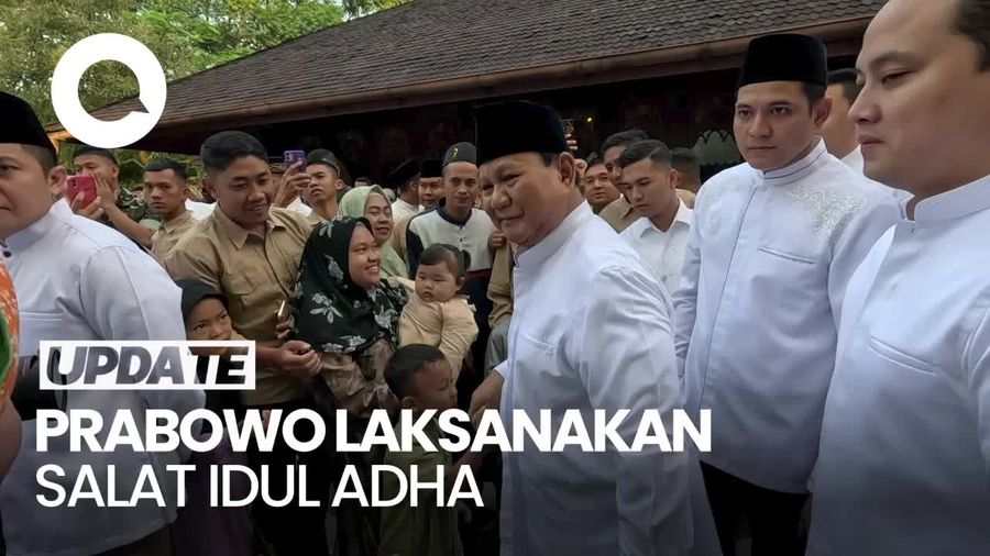 Momen Prabowo Salat Idul Adha di Masjid Hambalang