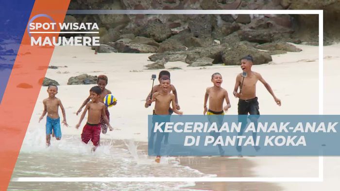 Momen Keceriaan Anak-anak Pantai Koka Maumere