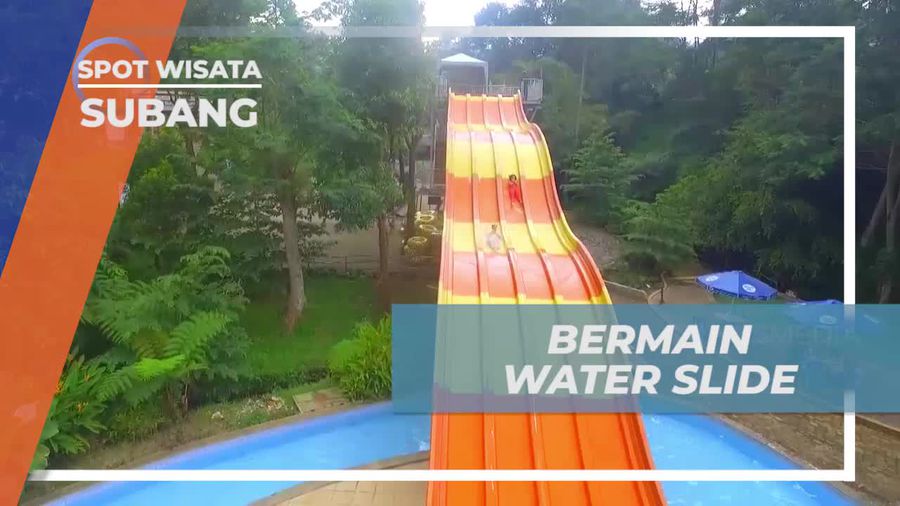 Meluncur Seru Bermain Water Slide di Subang