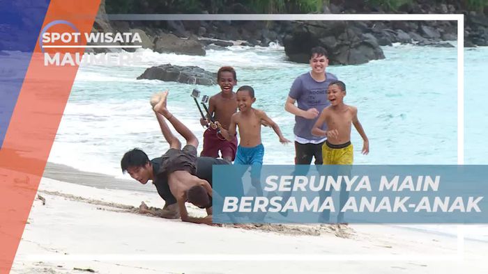 Basah-basahan Bermain Air di Pantai Koka Maumere