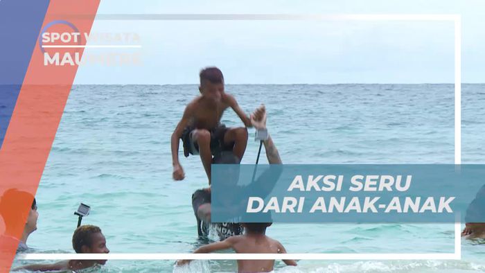 Aksi Seru Melompat Dari Pundak di Pantai Koka Maumere
