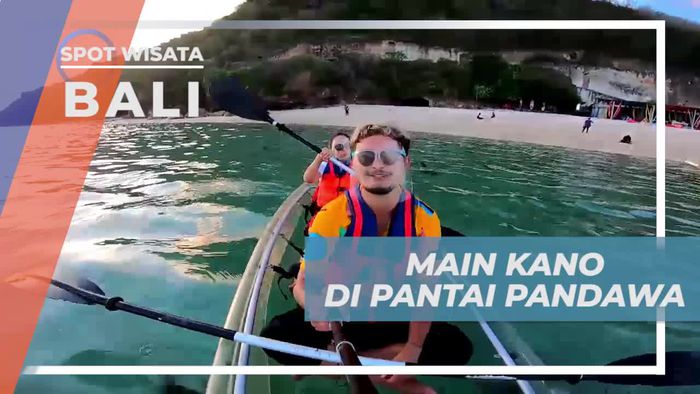 Bermain Kano Transparan di Pantai Pandawa Bali
