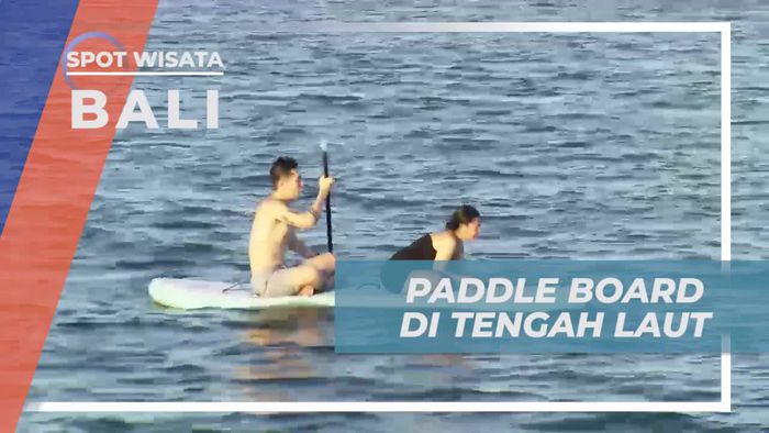 Bermain Paddle Board Menikmati Keindahan Laut Bali