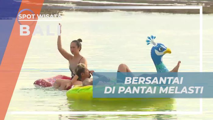 Bersantai Sejenak Menanti Sunset di Tepi Pantai Melasti Bali