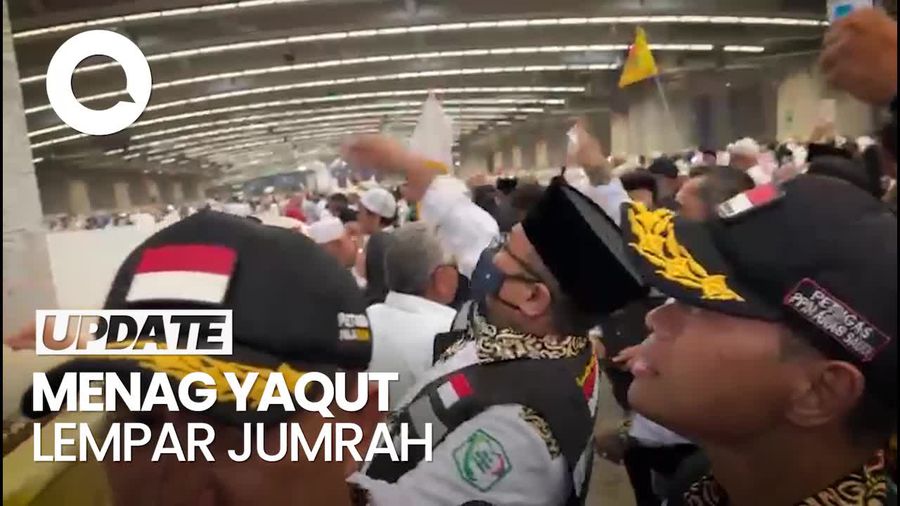 Momen Menag Yaqut Lempar Jumrah Tengah Malam