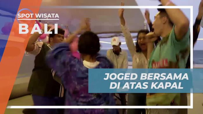 Bersuka Ria Menikmati Keindahan Laut Bali Dari Atas Yatch