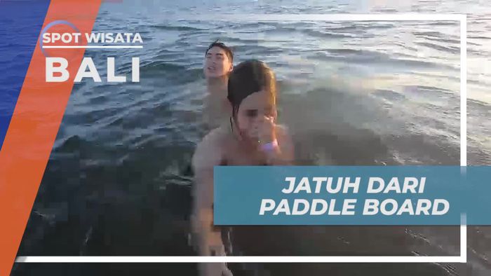 Momen Seru Terjatuh Dari Paddle Board, Bali