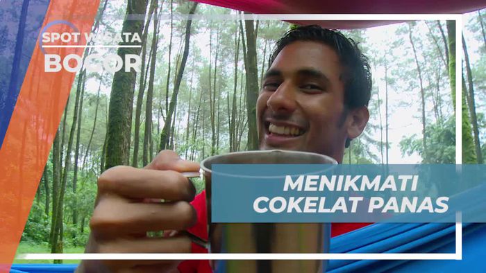 Menikmati Kehangatan Cokelat Panas di Hutan Pinus Bogor