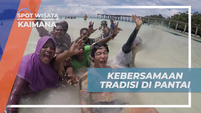 Menikmati Momen Kebersamaan di Pantai Desa Namatota Kaimana Papua Barat