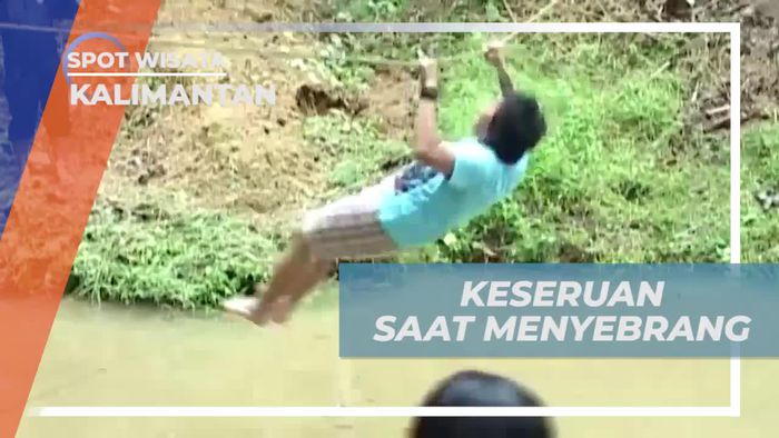 Menjaga Keseimbangan Menyebrangi Sungai Dengan Tali, Samarinda 