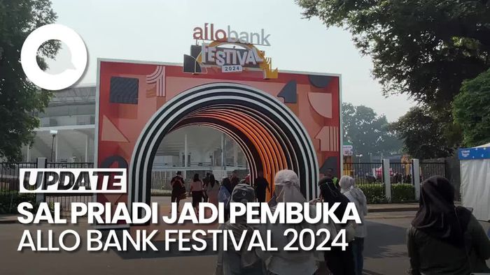 Allo Bank Festival 2024 Day 1, Semangat Nonton Sal Priadi Meski Panas Terik