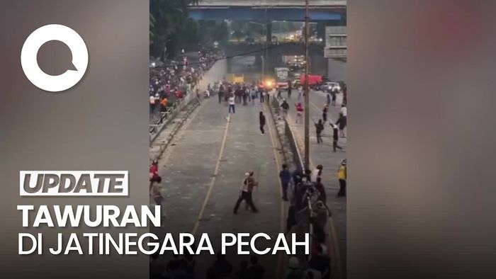 Tawuran di Jatinegara Pecah, Warga Saling Lempar Batu-Petasan