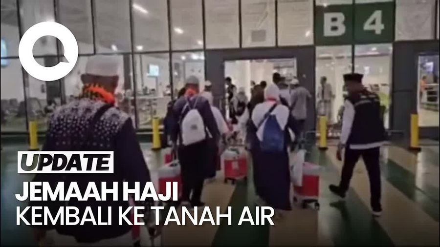 Rombongan Jemaah Haji Embarkasi Surabaya Pertama Pulang ke Tanah Air