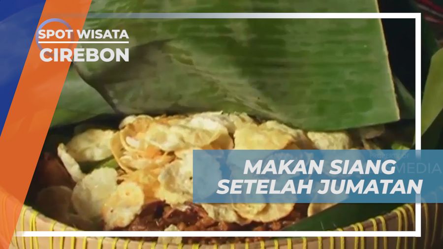 Melihat Tradisi Makan Siang Bersama Setelah Sholat Jumat di Masjid Sang Cipta Rasa, Cirebon