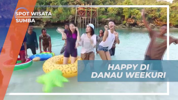 Bersenda Gurau di Danau Weekuri, Momen Kebahagiaan di Sumba