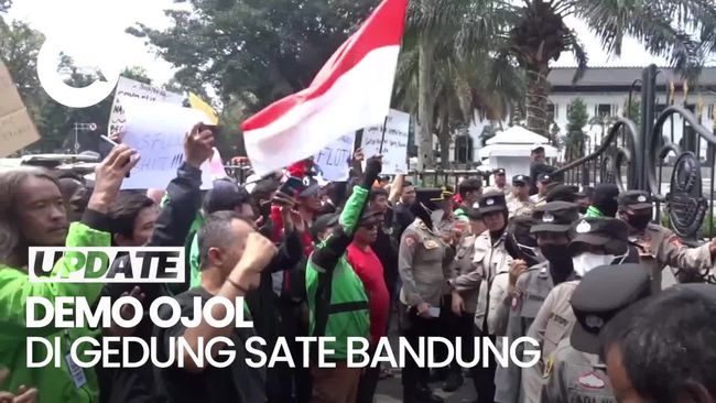 Ribuan Driver Ojol Geruduk Gedung Sate, Ini Tuntutannya