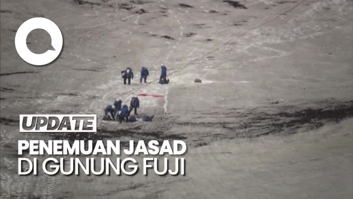 Momen Tim SAR Evakuasi Jasad 3 Pendaki di Kawah Puncak Gunung Fuji