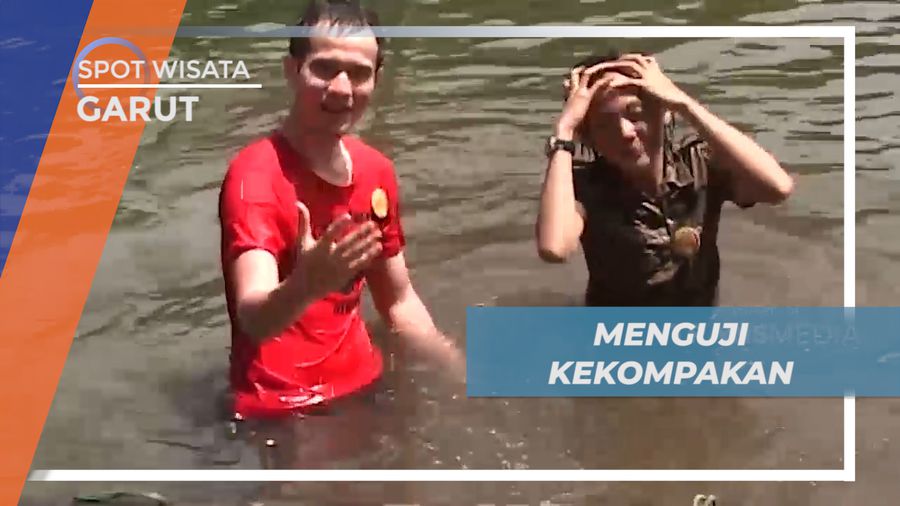 Jaga Keseimbangan Menguji Kekompakan di Atas Tali, Garut