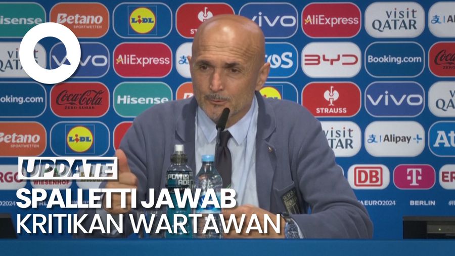 Jempol dan Senyum Spalletti Jawab Kritikan Wartawan soal Italia