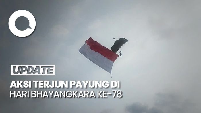 Aksi Terjun Payung Polri Meriahkan Hari Bhayangkara ke-78 di Monas
