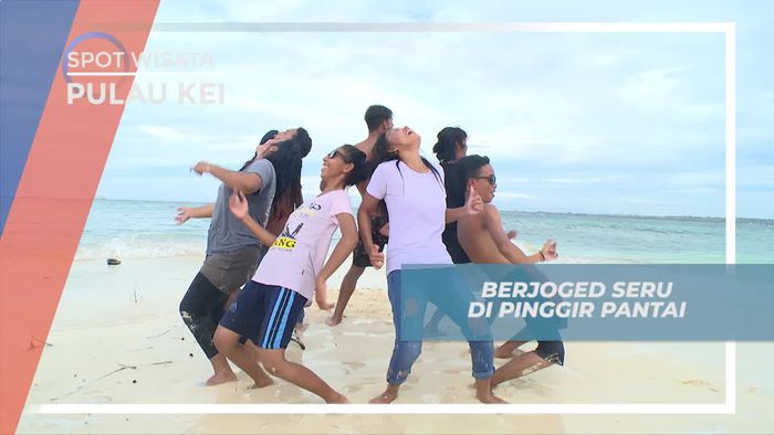 Berjoget Seru di Tepi Pantai Pulau Adranan