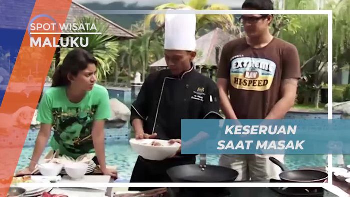 Direbus Terlebih Dahulu, Keseruan Memasak Kepiting Kenari Maluku Utara