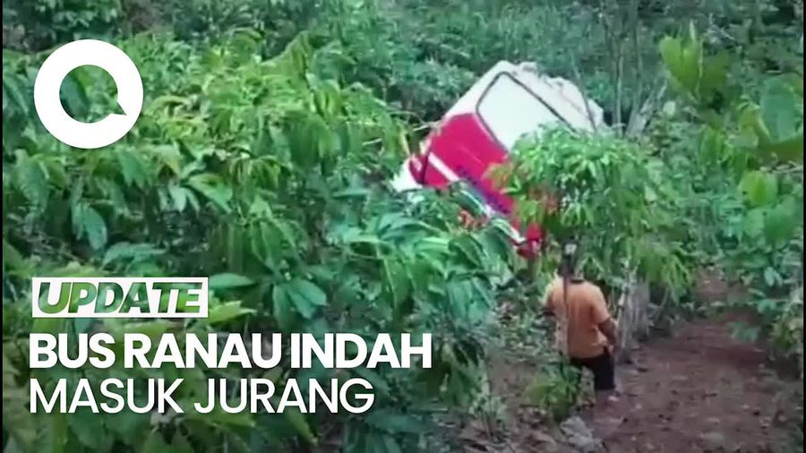 Bus Ranau Indah Hantam Motor hingga Masuk Jurang di Lampung!