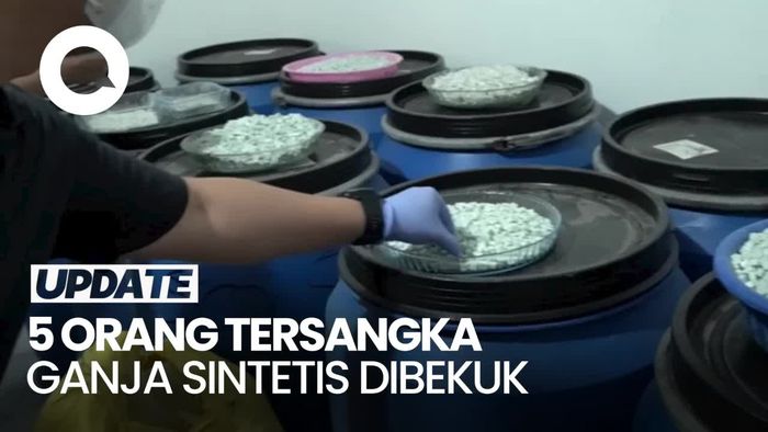 Detik-detik Penggerebekan Pabrik Ganja Sintetis Terbesar di Indonesia