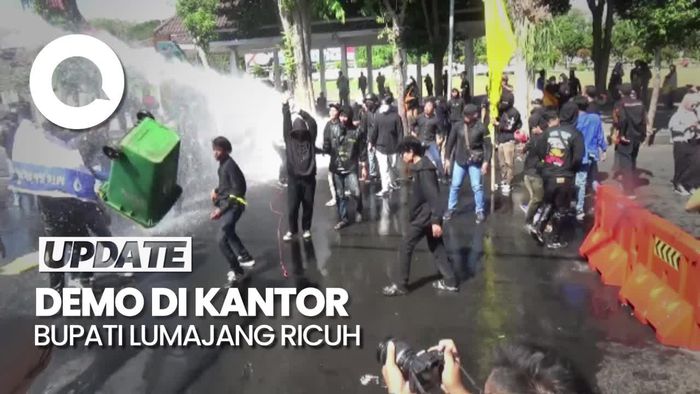 Demo Mahasiswa di Kantor Bupati Lumajang Ricuh, Mahasiswa Terluka