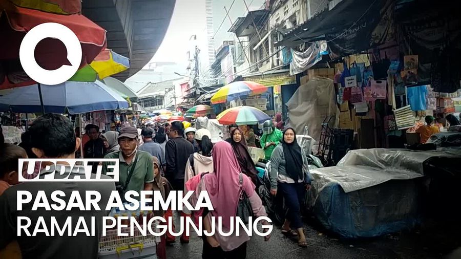 Jelang Tahun Ajaran Baru, Pasar Asemka Dipadati Pengunjung