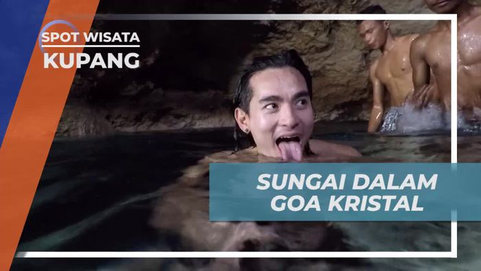 Melihat Sungai di Dalam Goa Kristal Kupang 