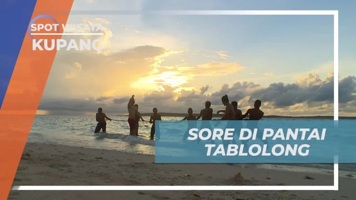 Menikmati Suasana Sore di Pantai Tablolong Kupang