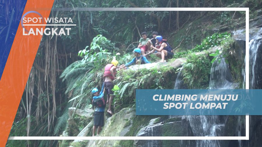 Memanjat Tebing Air Terjun Menuju Spot Cliffjump, Langkat