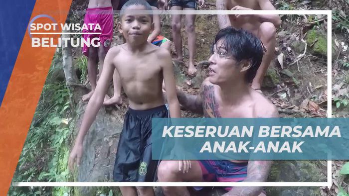 Seru-seruan Bermain Air Bersama Anak-anak di Air Terjun Gurok Berave Belitung