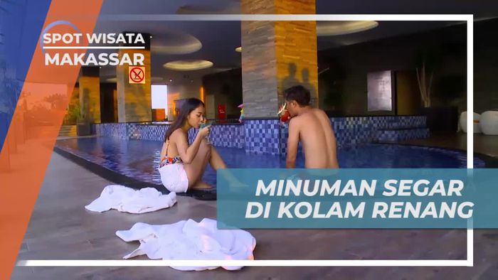 Menikmati Sensasi Minuman Segar di Kolam Renang Penginapan Makassar