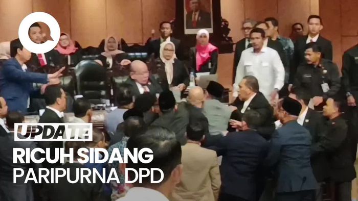 Detik-detik Senator Coba Rebut Mikrofon-Palu Sidang La Nyalla