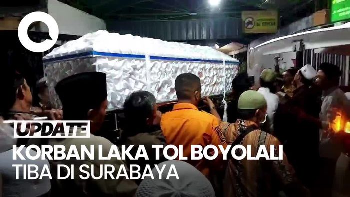 Isak Tangis Keluarga Sambut 5 Korban Laka Tol Boyolali