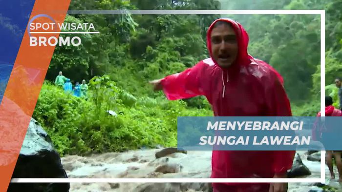 Menyebrangi Sungai Lawean Dibantu Warga Sekitar, Bromo
