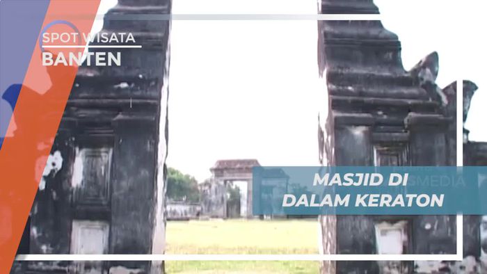 Pintu Gerbang Kental Dengan Budaya Hindu di Masjid Keraton Kaibon Banten